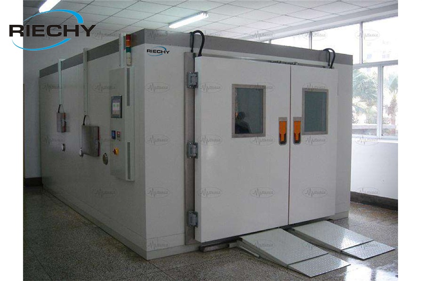Walk-in high and low temperature (damp heat) test chamber